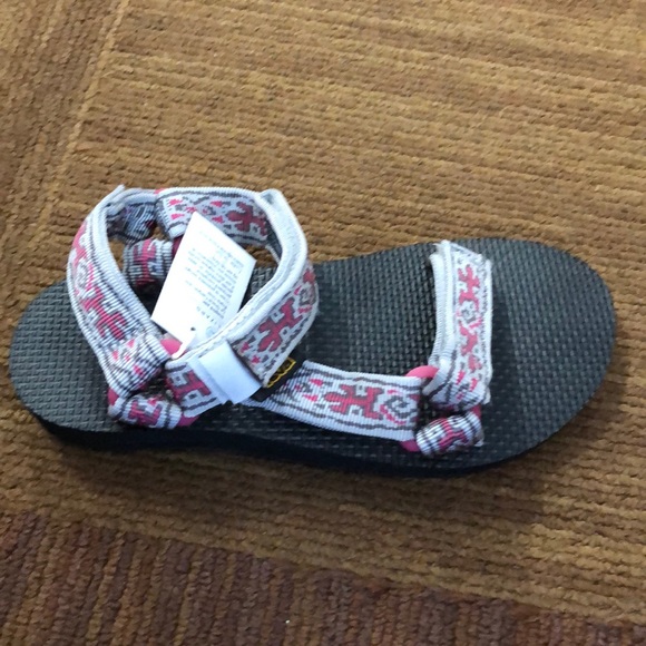 teva sandals! - Picture 6 of 8